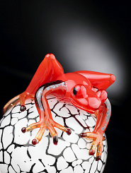Статуя SMALL EGG WITH FROG