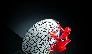 Статуя SMALL EGG WITH FROG