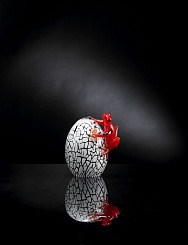 Статуя SMALL EGG WITH FROG