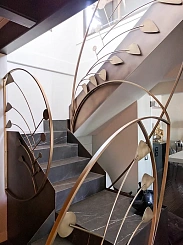 Лестница с балюстрадой